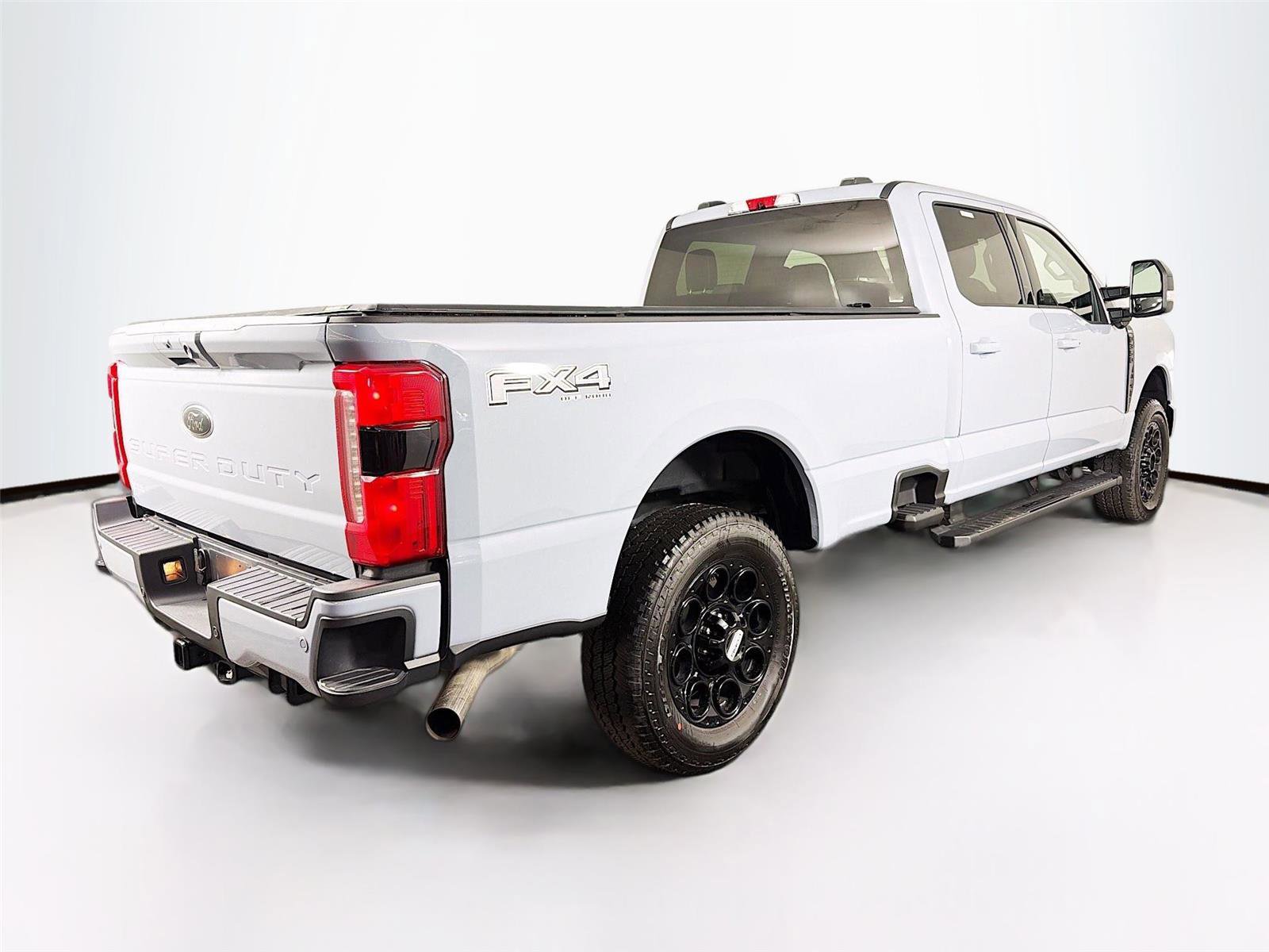 Used 2026 Ford F350 Lariat w/ Black Appearance Package image 7