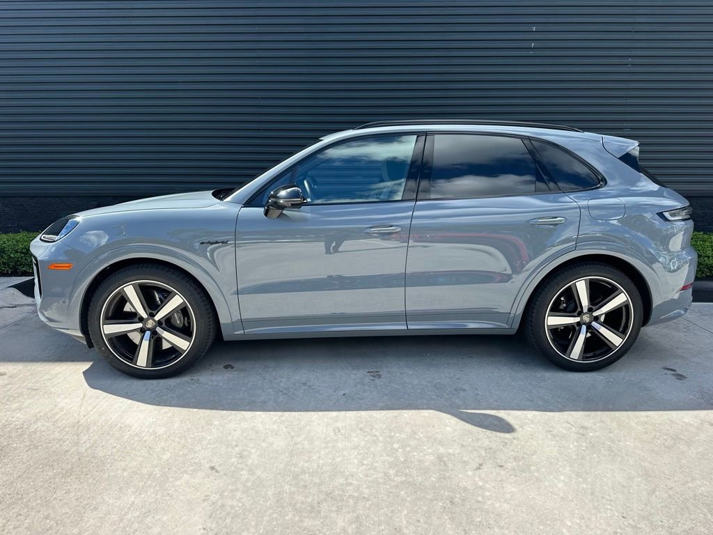 Certified 2025 Porsche Cayenne Turbo AWD/4WD image 2