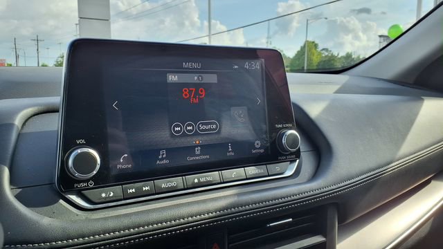 Used 2025 Nissan Rogue SV AWD/4WD image 24