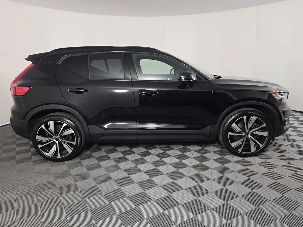 Used 2021 Volvo XC40 P8 Recharge w/ Advanced Package image 4