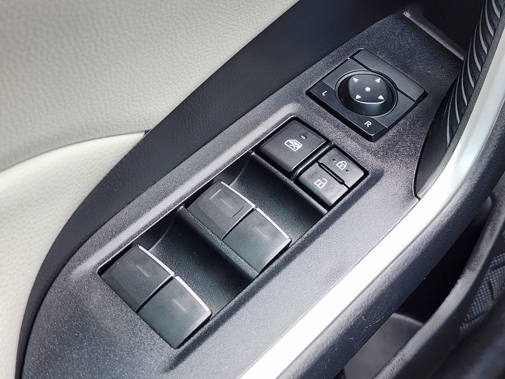 Used 2022 Toyota RAV4 XLE FWD image 27