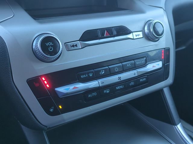 Used 2023 Ford Explorer XLT w/ Equipment Group 202A image 25