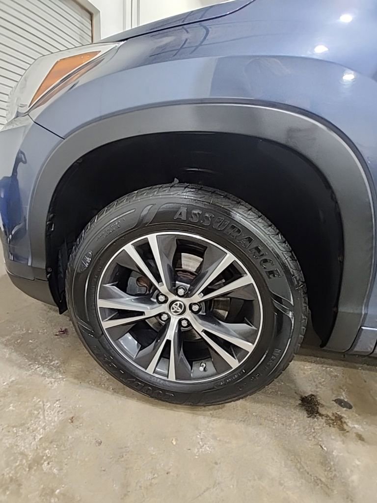 Used 2017 Toyota Highlander LE FWD image 37