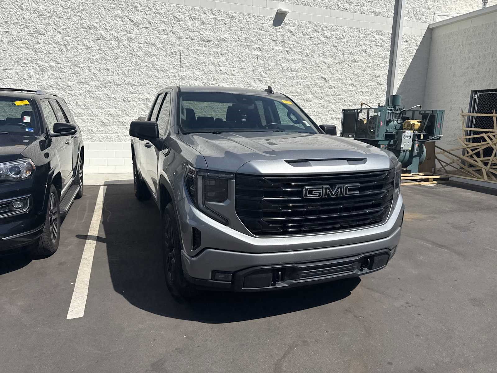 Used 2023 GMC Sierra 1500 Elevation AWD/4WD image 3