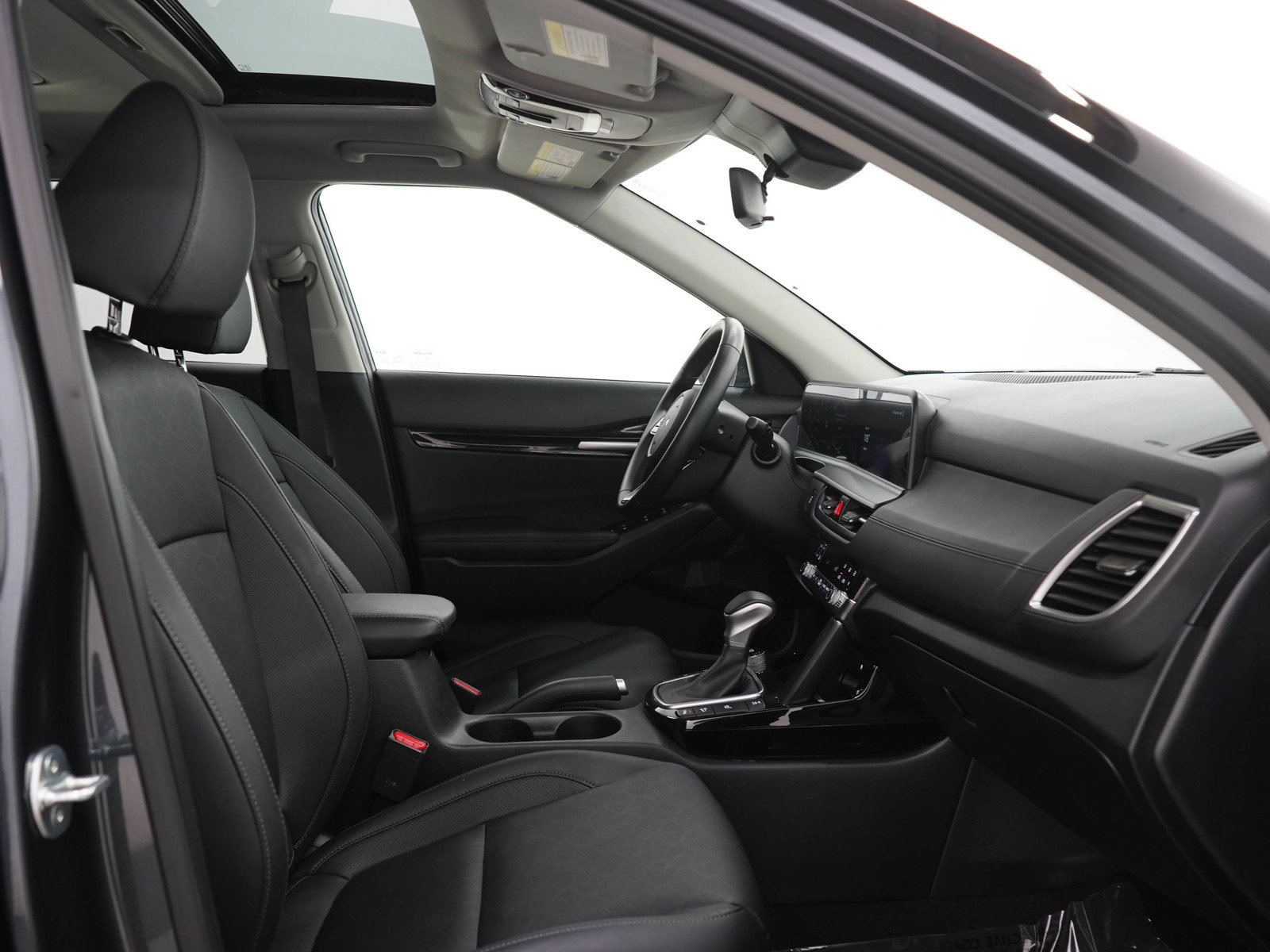 Used 2025 Kia Seltos EX w/ EX Sunroof Package AWD/4WD image 13