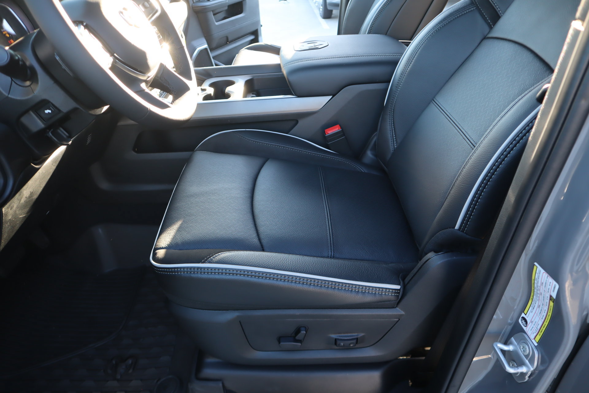 New 2027 RAM 3500 Laramie AWD/4WD image 12