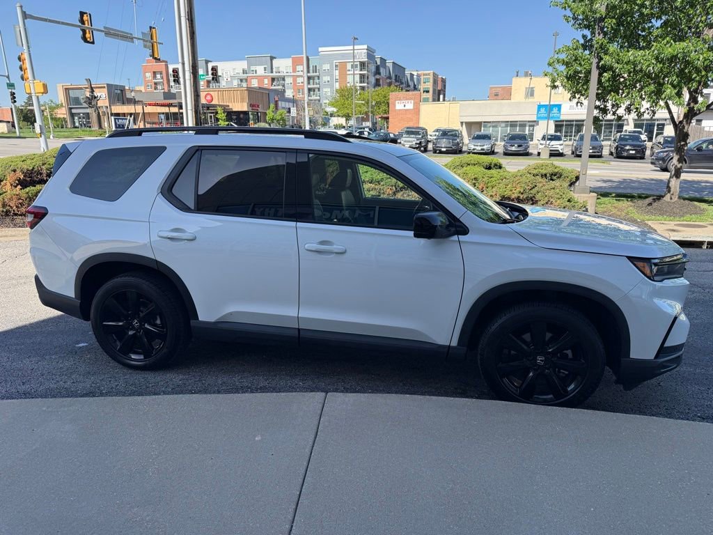 Used 2025 Honda Pilot Black Edition image 4