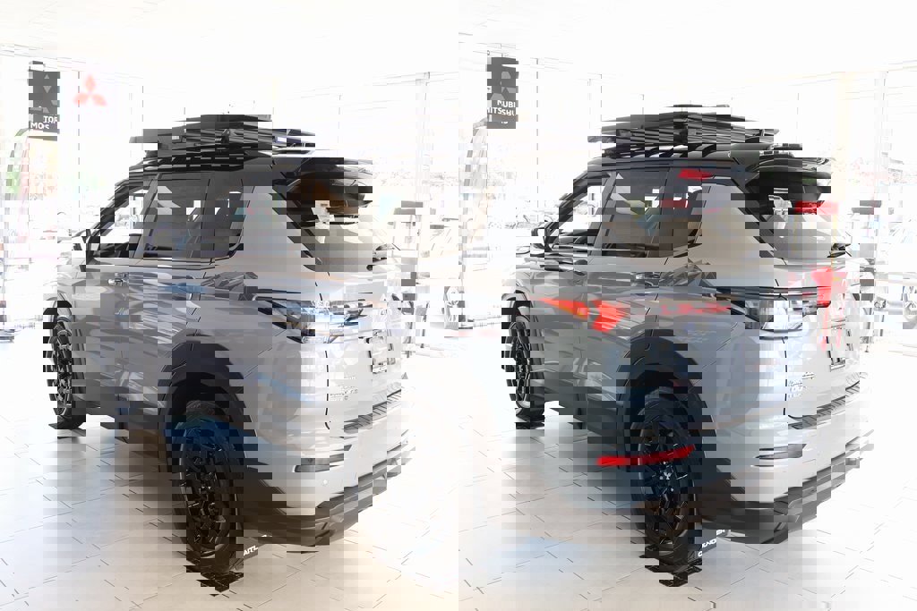 New 2025 Mitsubishi Outlander AWD image 6