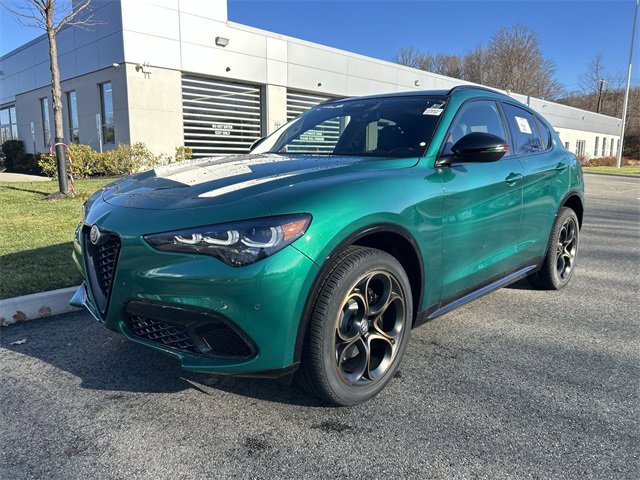 New 2025 Alfa Romeo Stelvio Sprint image 4