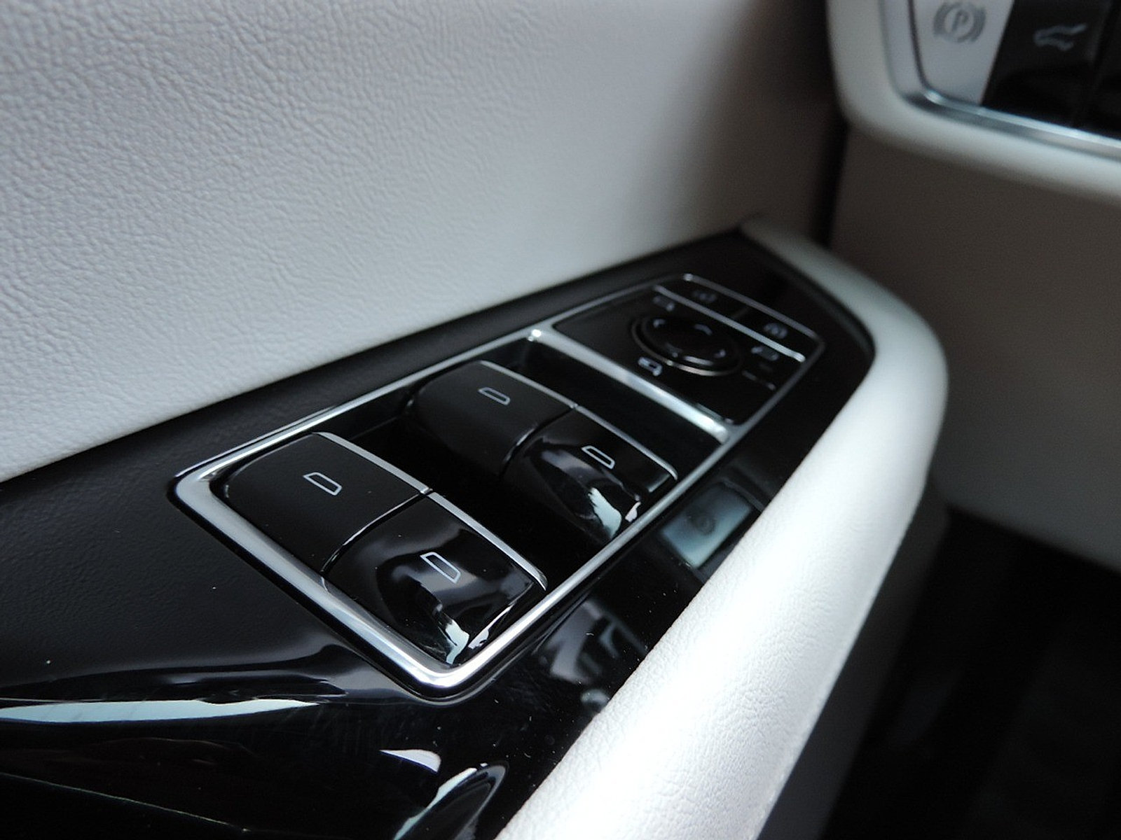 New 2027 Cadillac Vistiq Luxury AWD/4WD image 25
