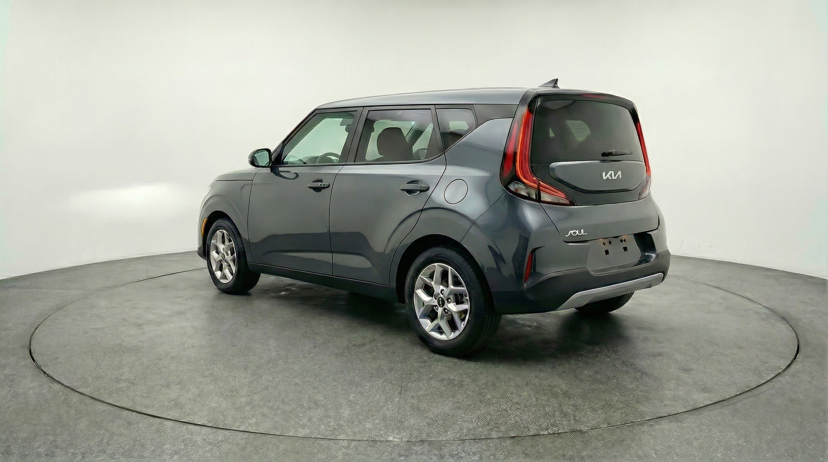 Used 2025 Kia Soul LX w/ LX Technology Package FWD image 6