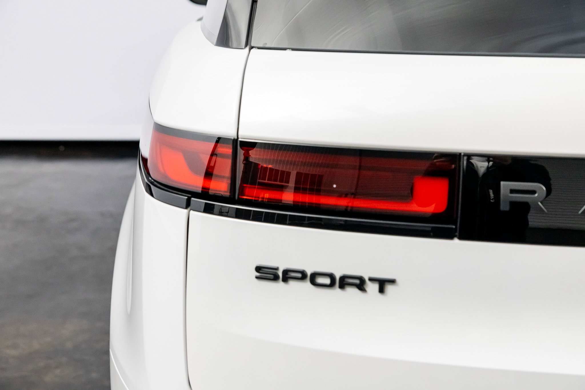 Used 2024 Land Rover Range Rover Sport Dynamic SE AWD/4WD image 17