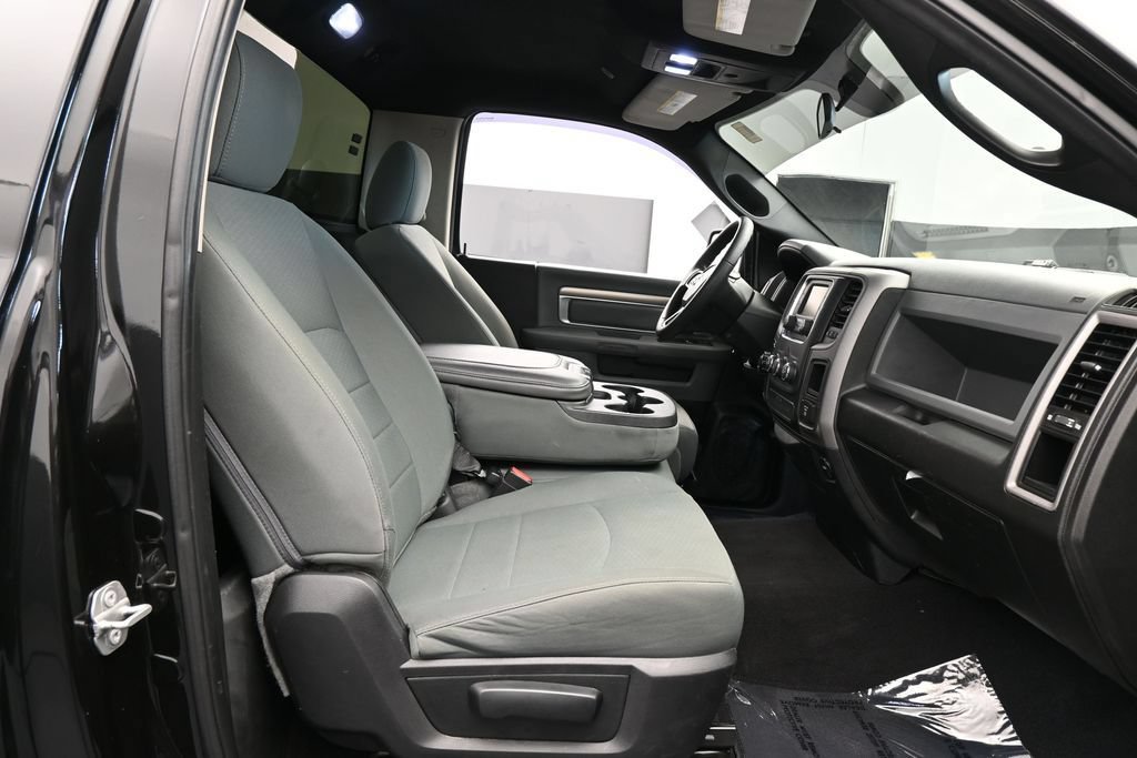 Used 2018 RAM 1500 Express w/ Black Ram 1500 Express Group RWD image 40