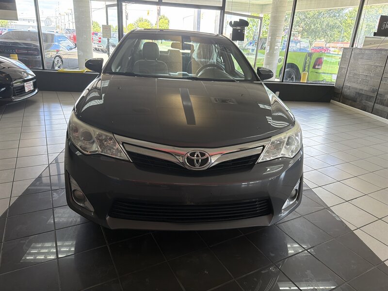 Used 2012 Toyota Camry XLE w/ Convenience Pkg FWD image 3
