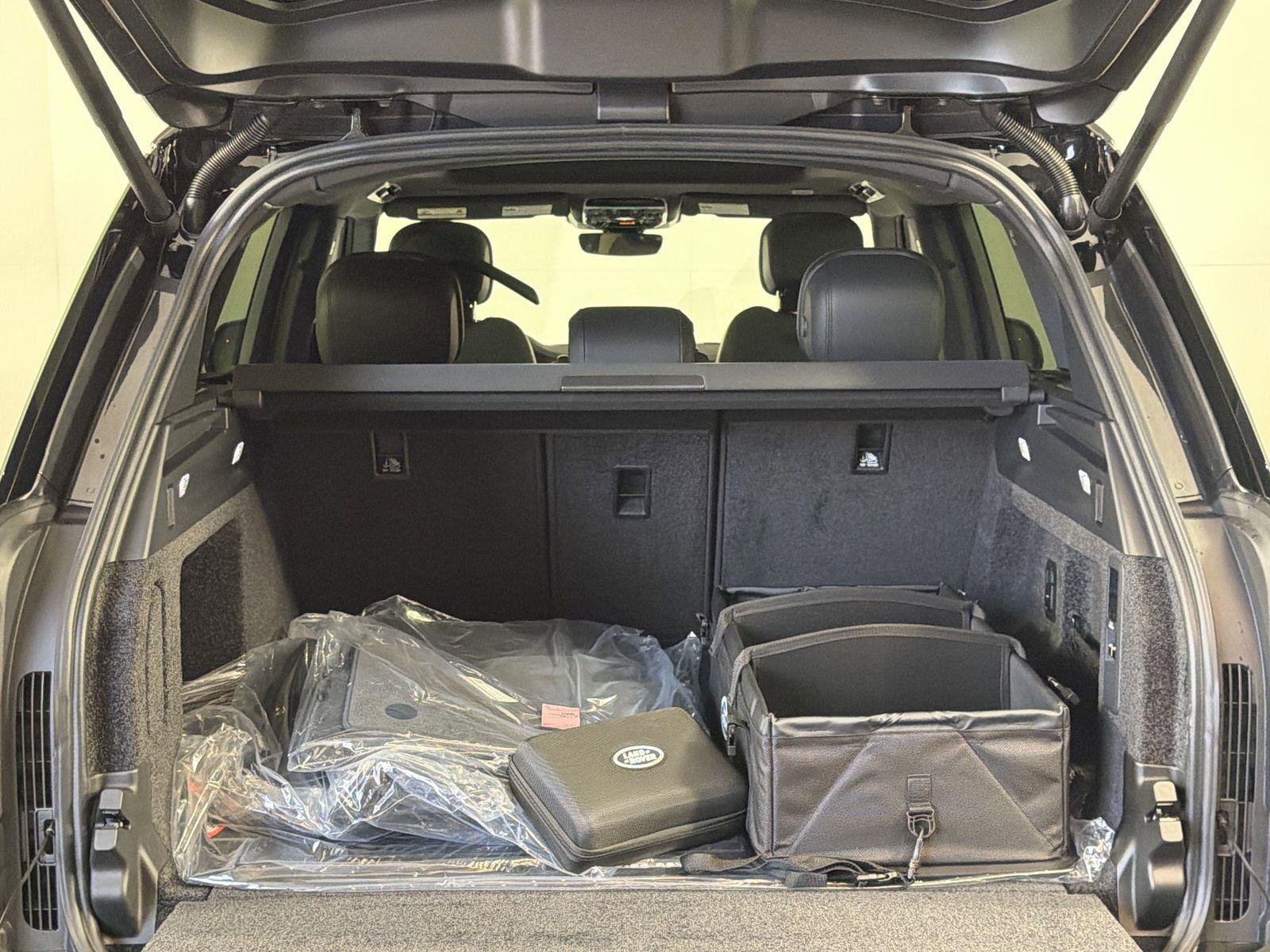 New 2025 Land Rover Range Rover SE image 29