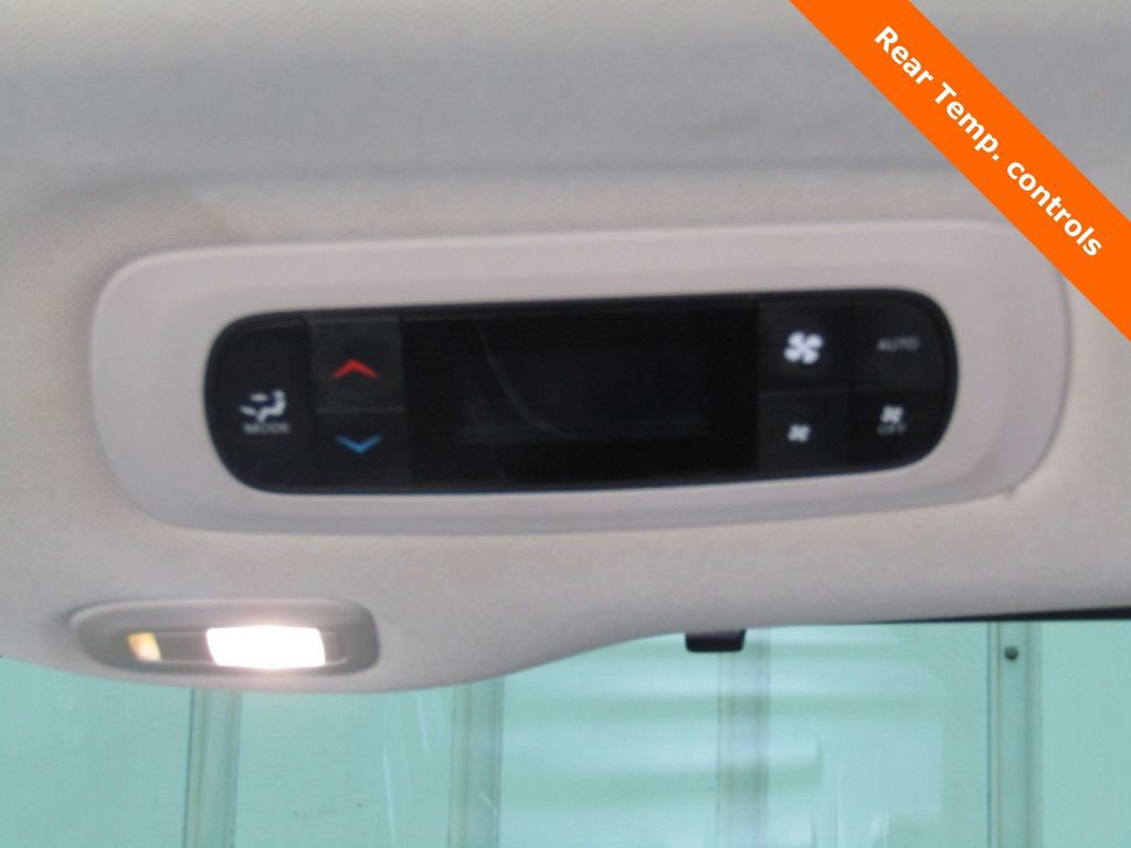 Used 2023 Chrysler Pacifica Limited AWD/4WD image 19