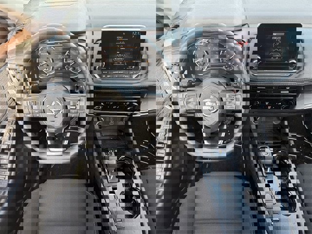 Used 2023 Nissan Rogue S image 10