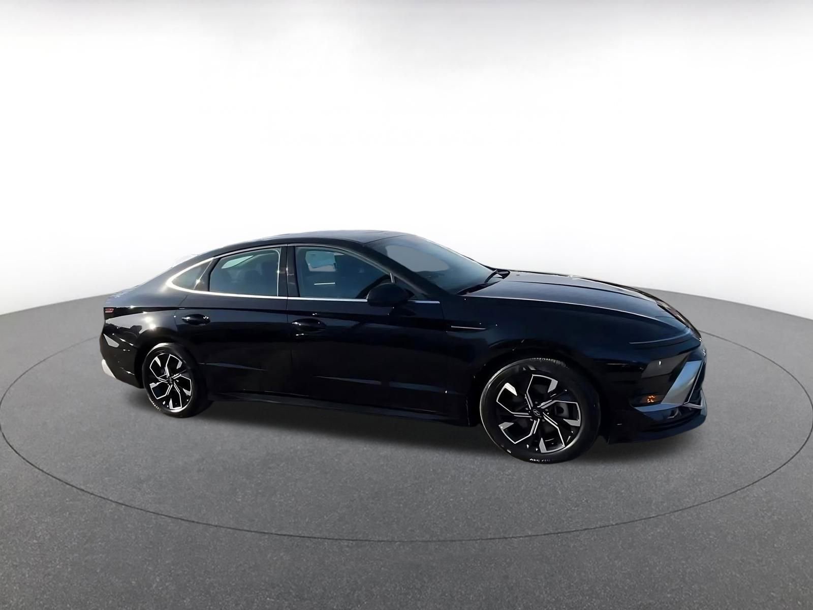 Used 2025 Hyundai Sonata SEL image 2