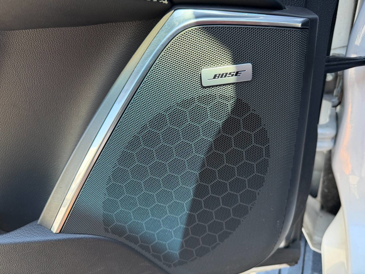 Used 2017 Cadillac Escalade ESV Premium Luxury image 36