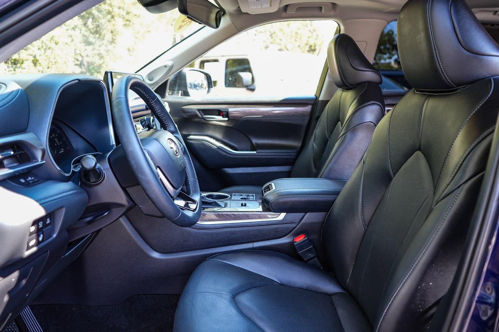 Certified 2025 Toyota Highlander Limited image 17