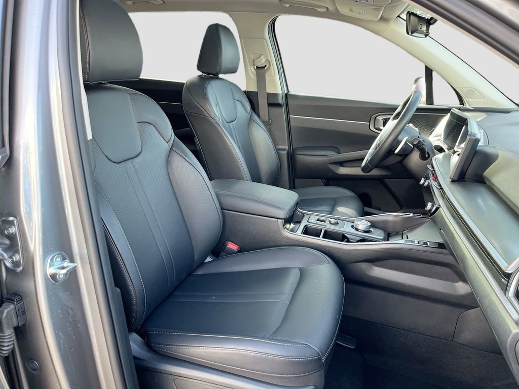 Certified 2025 Kia Sorento EX w/ EX Panoramic Sunroof Package image 32