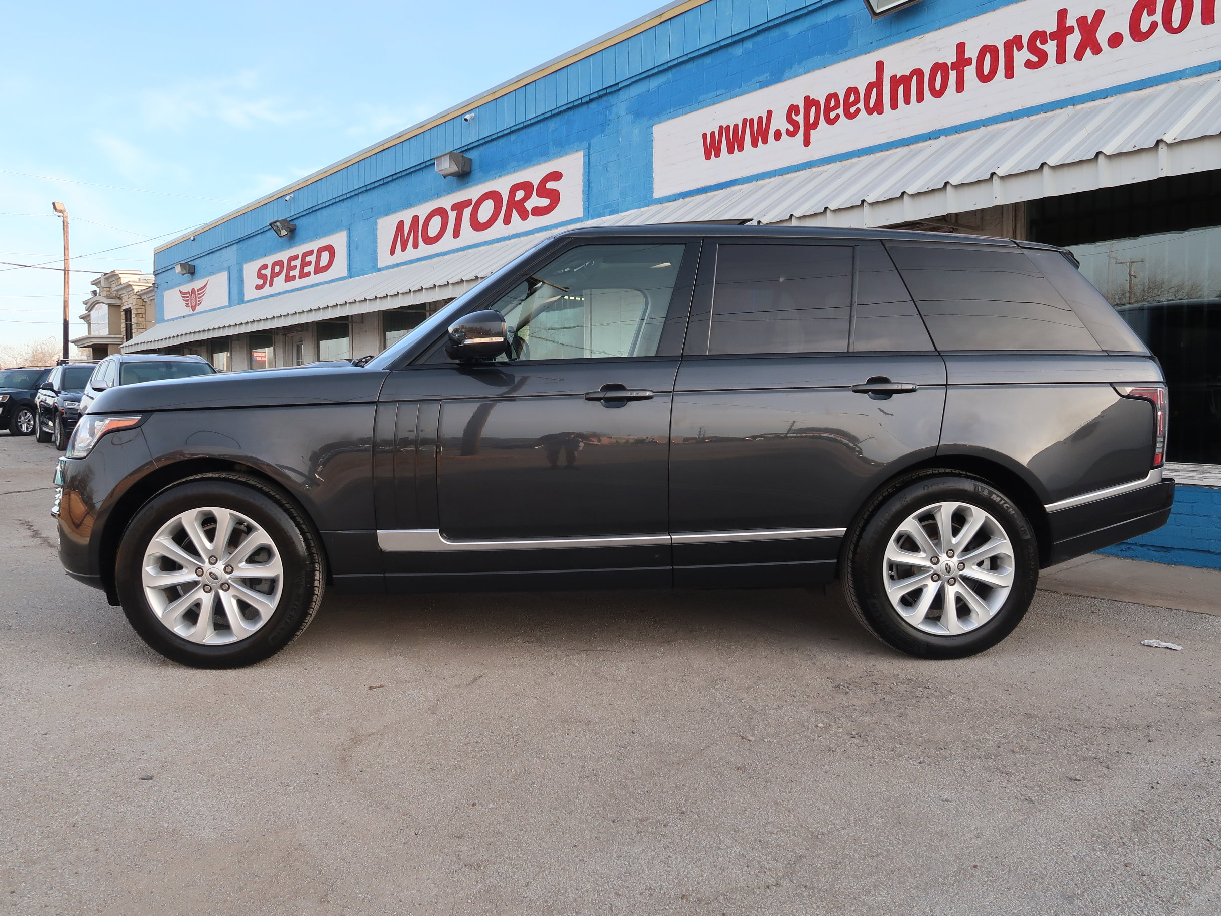 Used 2016 Land Rover Range Rover HSE image 3