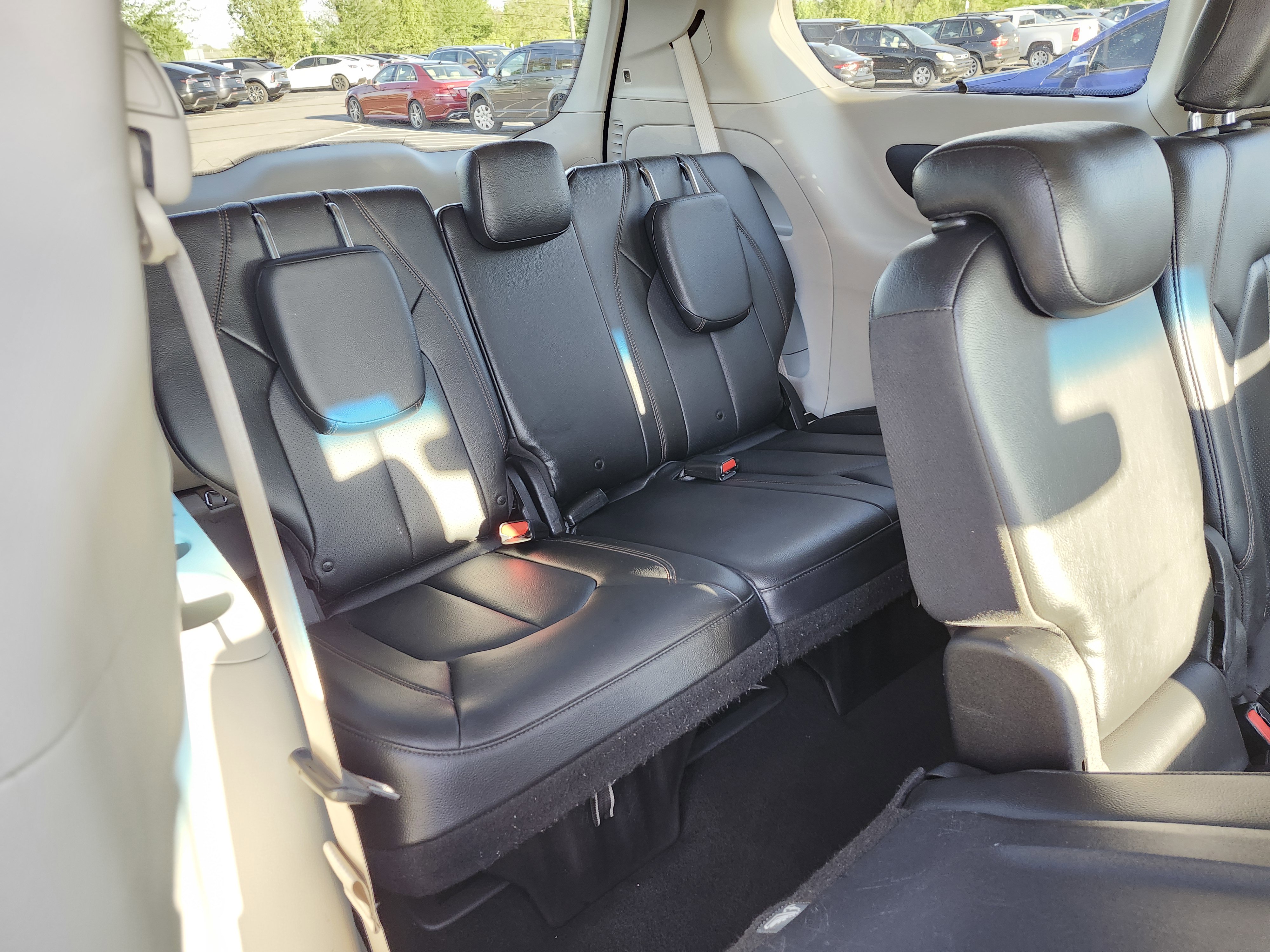 Used 2019 Chrysler Pacifica Touring-L FWD image 20