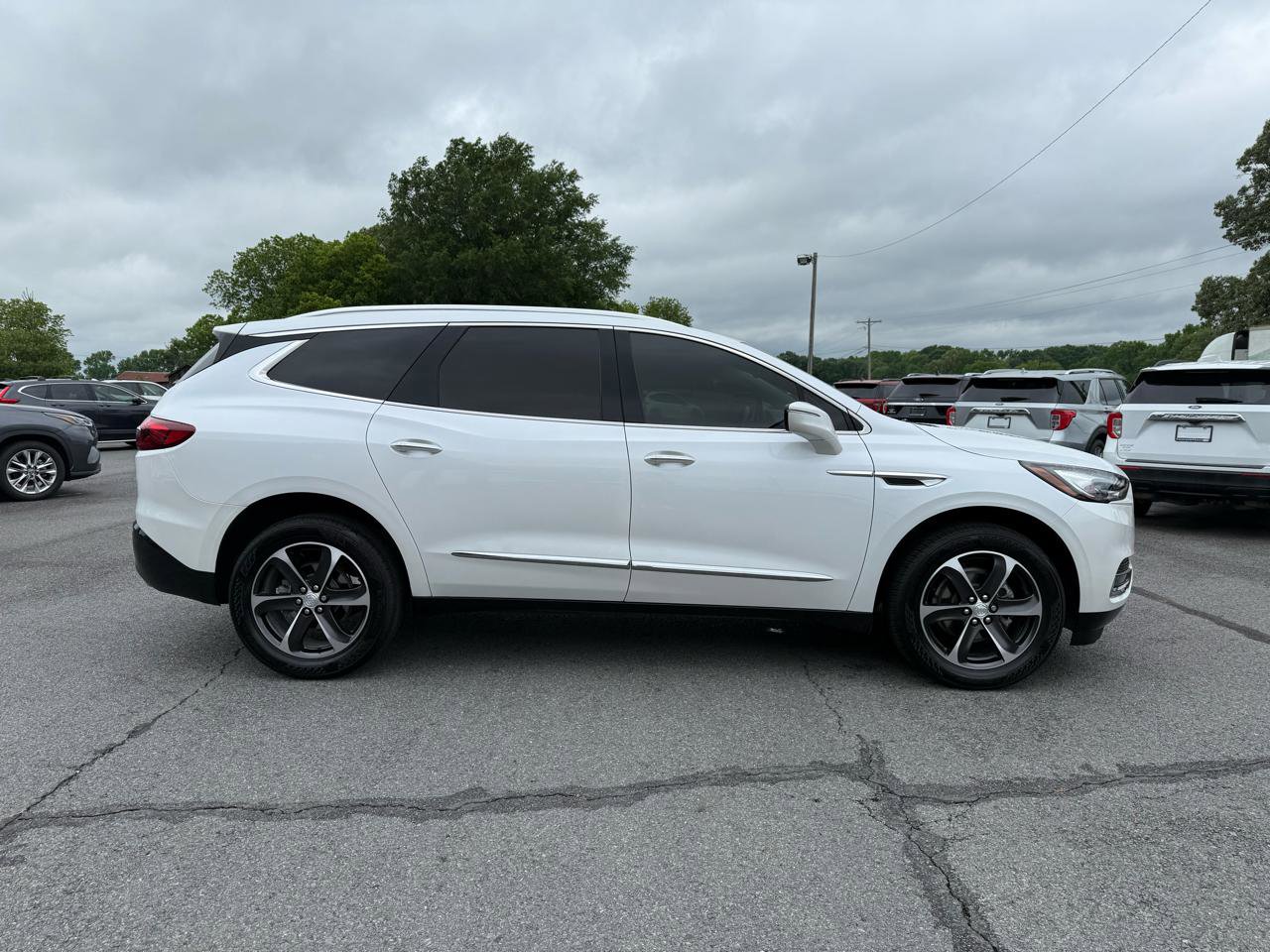 Used 2021 Buick Enclave Essence w/ Sport Touring Edition FWD image 7