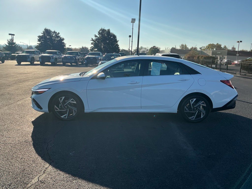 Certified 2026 Hyundai Elantra Limited FWD image 13
