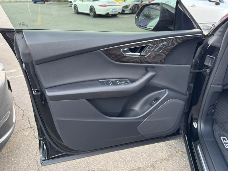 Used 2022 Audi Q8 Premium w/ Convenience Package image 7