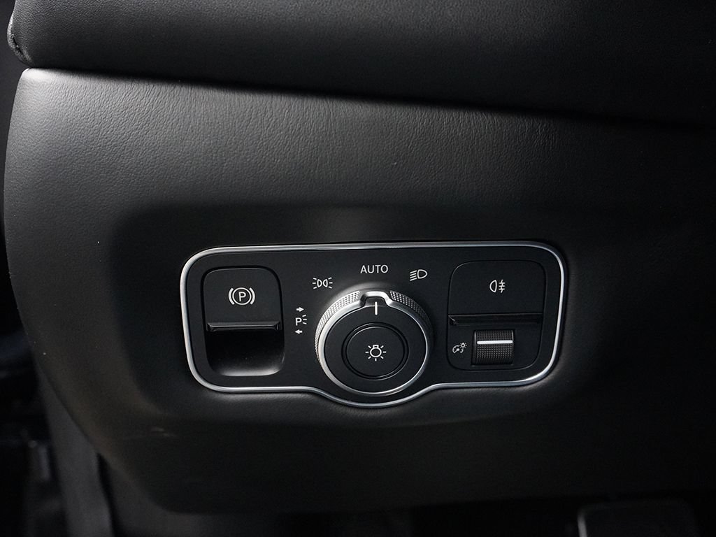 Used 2020 Aston Martin V8 Vantage Coupe RWD image 38