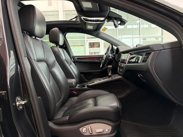 Used 2020 Porsche Macan AWD/4WD image 13
