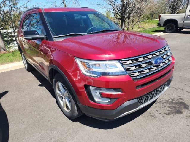 Used 2017 Ford Explorer XLT AWD/4WD image 2
