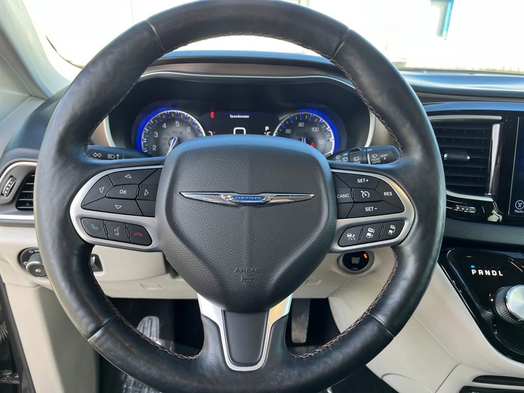 Used 2017 Chrysler Pacifica Touring-L Plus w/ Advanced Safetytec Group image 18