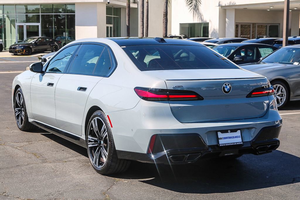 Used 2025 BMW 760i xDrive image 8
