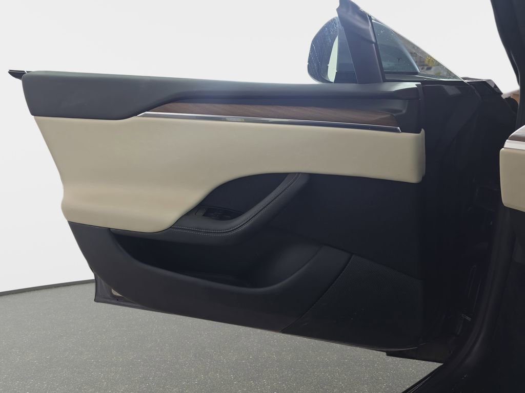 Used 2022 Tesla Model S AWD/4WD image 30