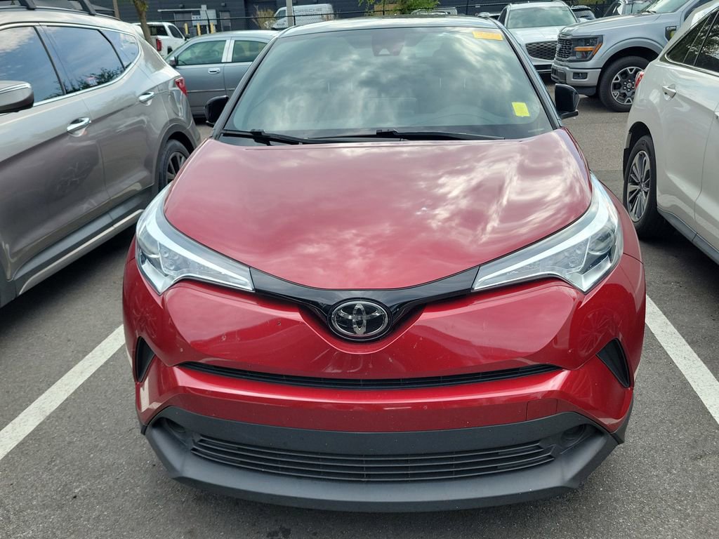 Used 2019 Toyota C-HR XLE FWD image 3