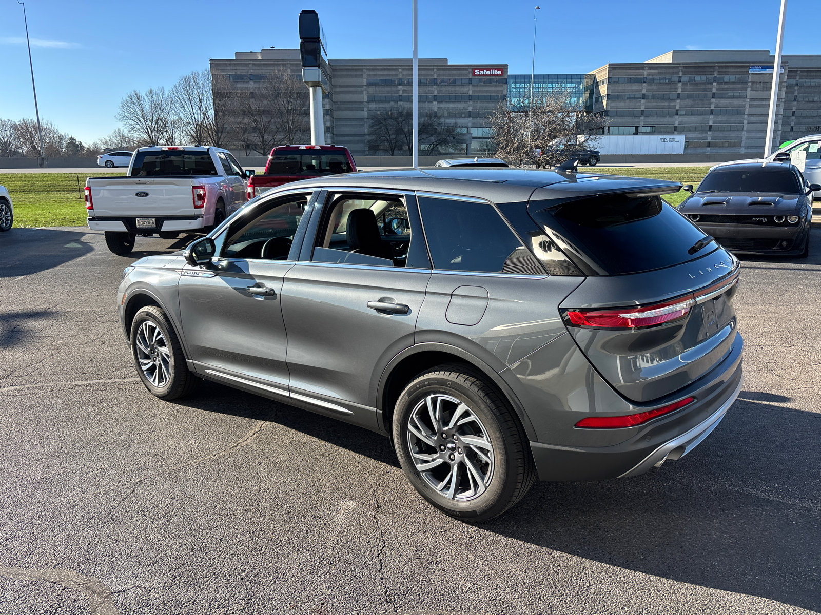 Certified 2023 Lincoln Corsair FWD w/ Equipment Group 101A image 5