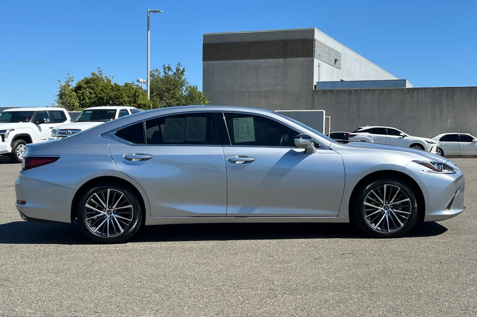 Certified 2023 Lexus ES 350 w/ Premium Package FWD image 6