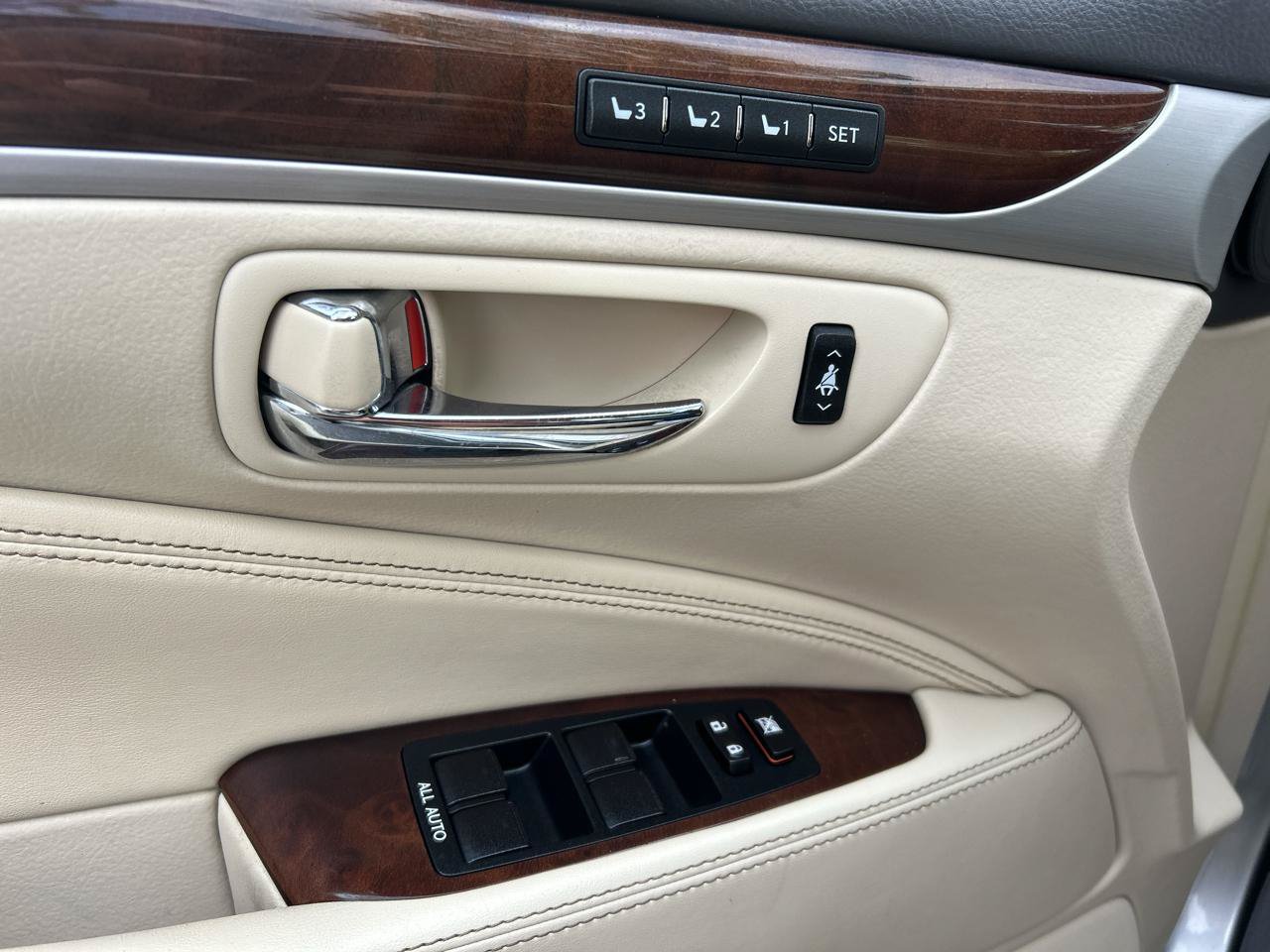 Used 2017 Lexus LS 460 w/ Comfort Package RWD image 24