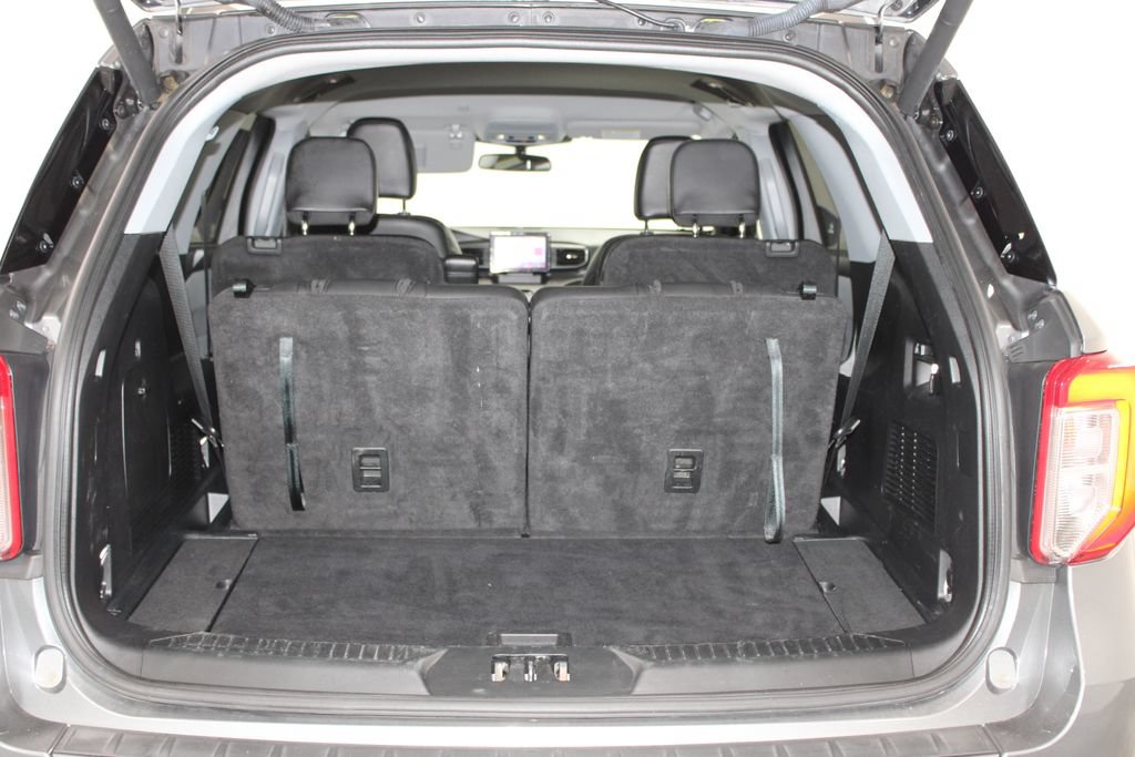 Used 2023 Ford Explorer XLT w/ Equipment Group 202A AWD/4WD image 28