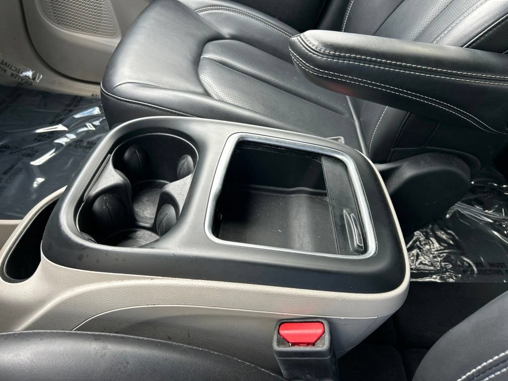 Used 2023 Chrysler Pacifica Touring-L FWD image 36
