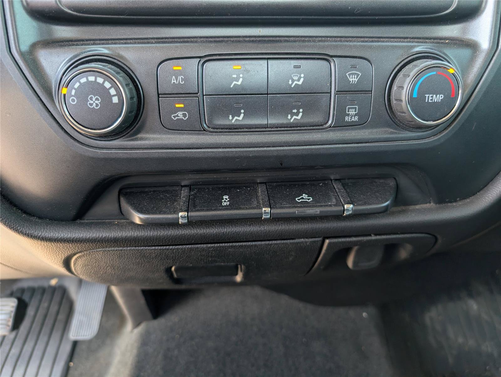 Used 2018 Chevrolet Silverado 1500 Custom w/ Custom Value Package RWD image 13