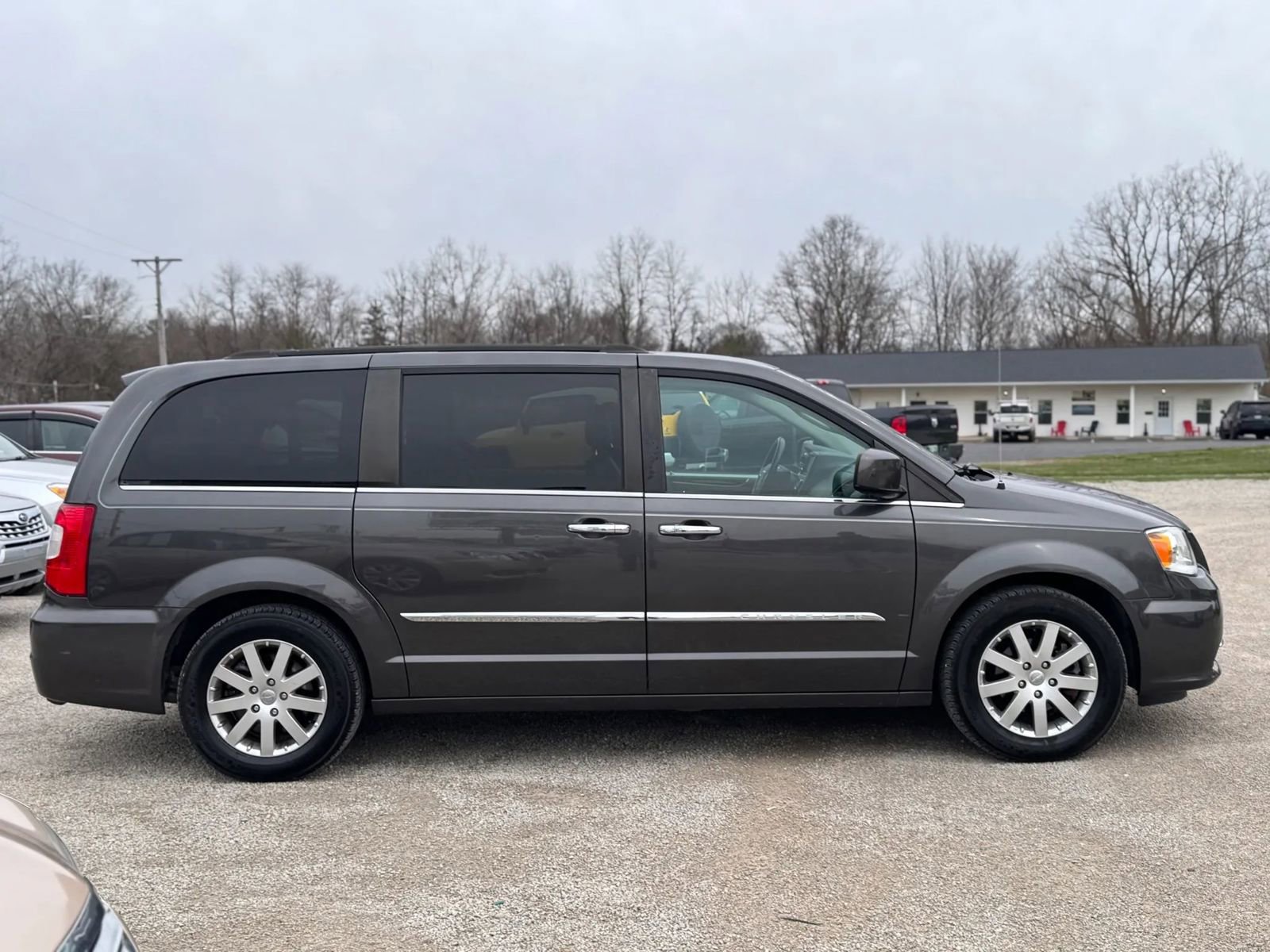 Used 2016 Chrysler Town & Country Touring w/ Driver Convenience Group FWD image 5