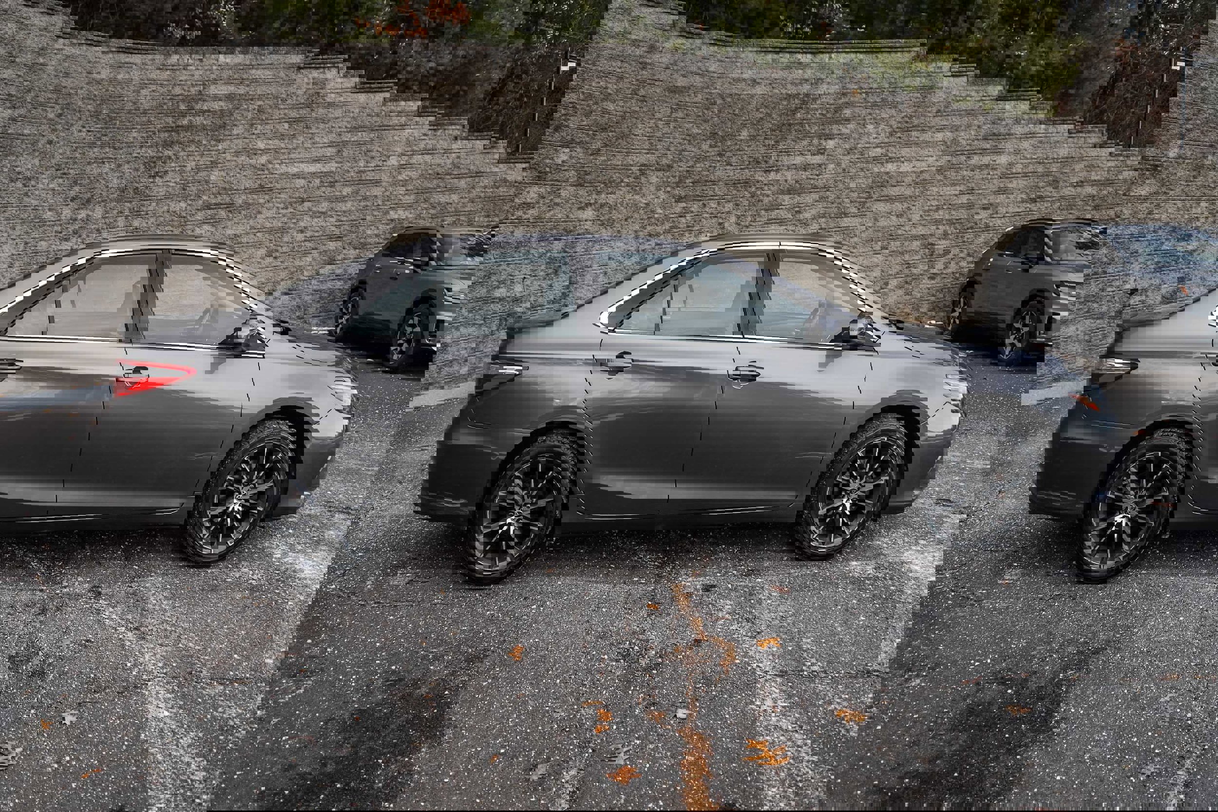 Used 2015 Toyota Camry XSE image 4