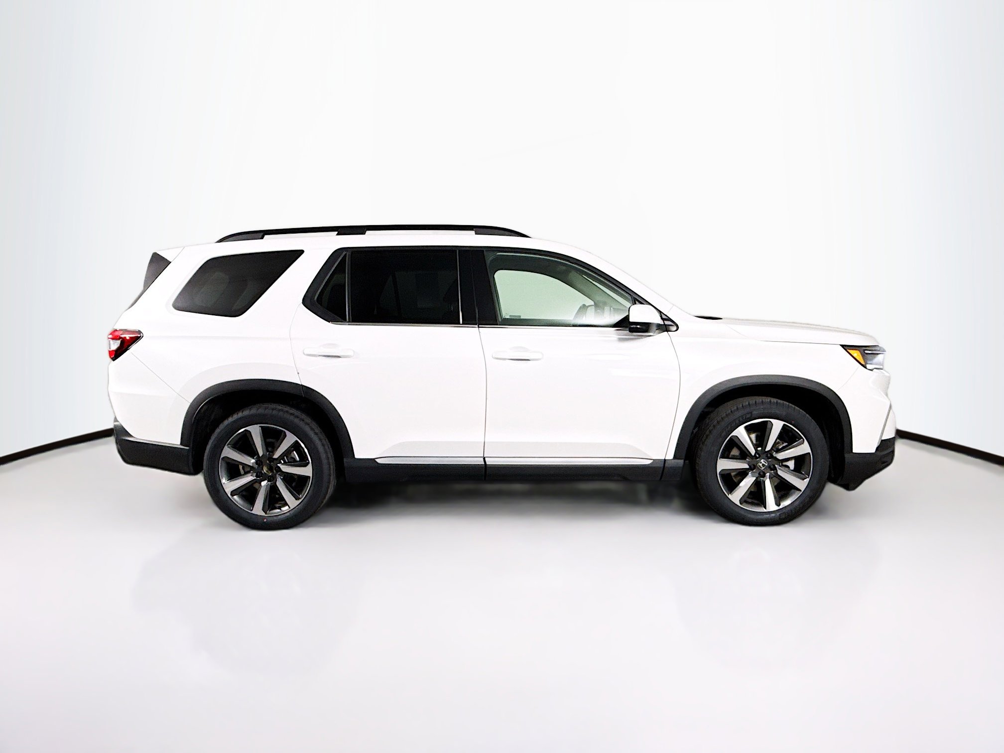 Certified 2024 Honda Pilot Touring image 2