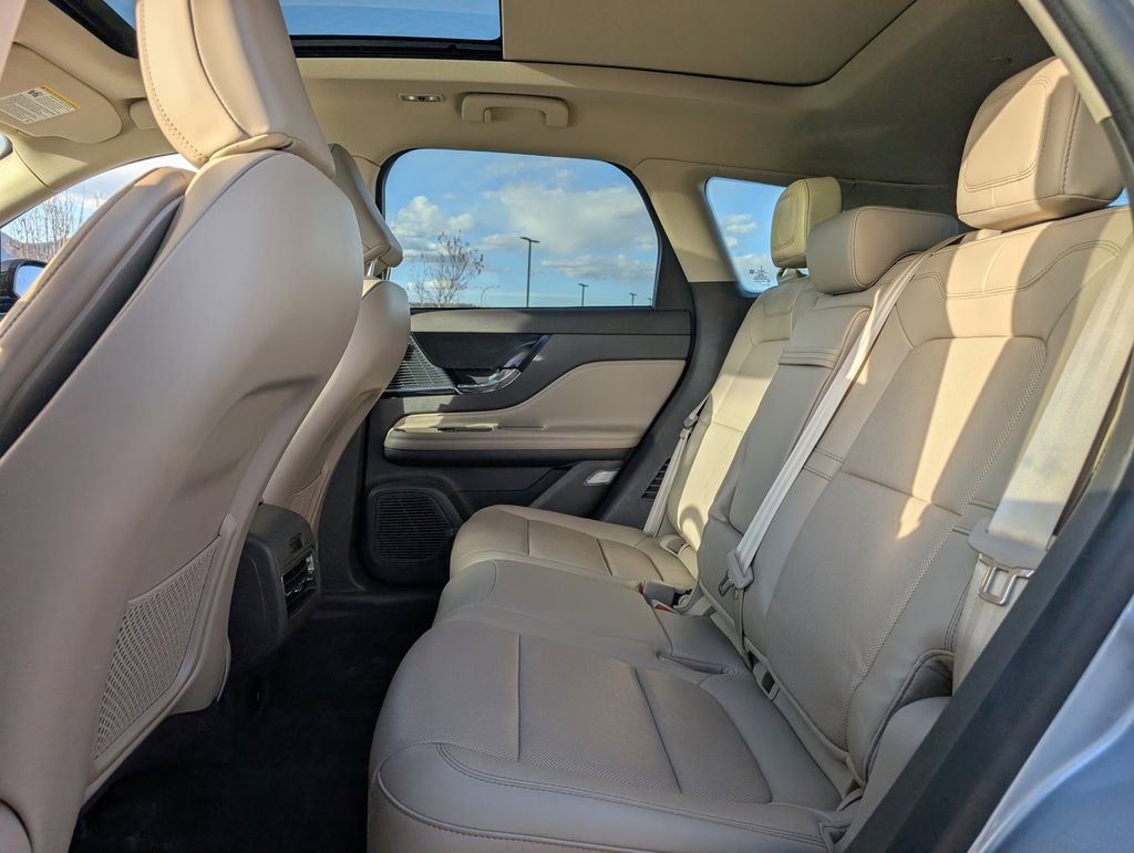 Used 2022 Lincoln Corsair AWD w/ Premium Package image 16