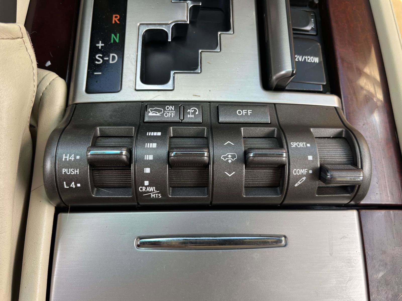 Used 2015 Lexus LX 570 4WD image 25