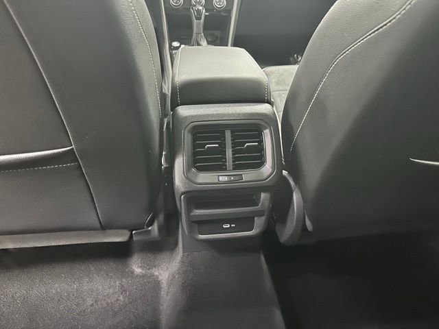 Certified 2023 Volkswagen Taos SE w/ Panoramic Sunroof Package image 11
