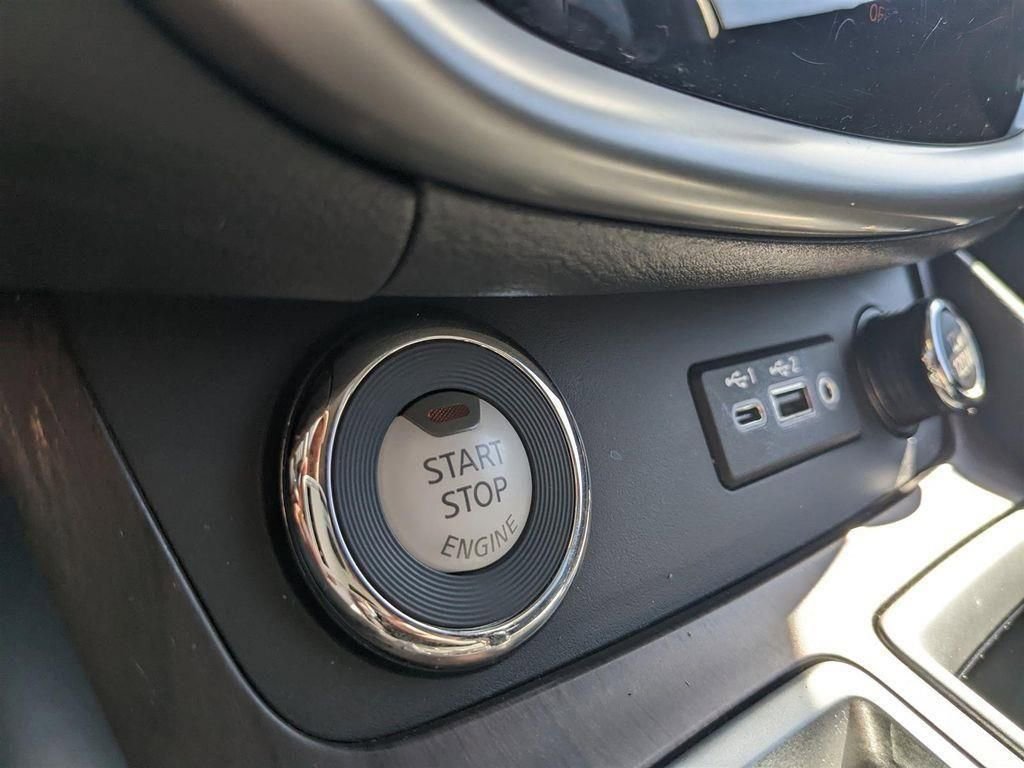 Used 2020 Nissan Murano Platinum w/ Cargo Package image 24